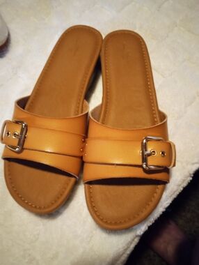 Women's Tan Slide Sandals NEW with Buckle Accent Size 10